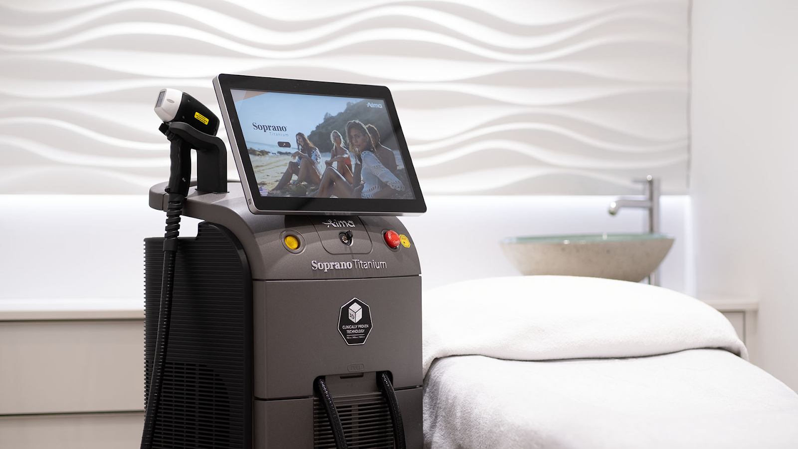 دستگاه تیتانیوم در کلینیک لیزر