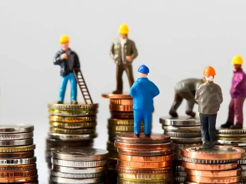 هشت ماه تعطیلی؛ شورای عالی کار فقط اسفند ماه یاد کارگران می‌افتد