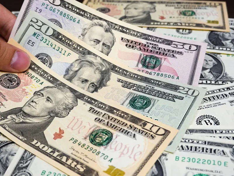 آخرین قیمت دلار امروز ۶آذر/ دلار افزایشی شد + جدول و جزئیات