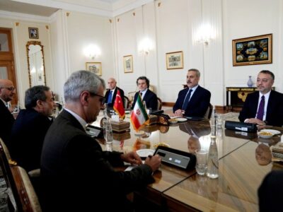 تاکید وزرای خارجه ایران و ترکیه بر عزم دو کشور برای توسعه مناسبات