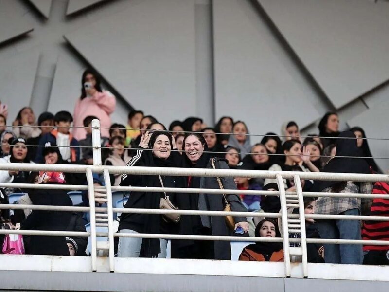 حضور زنان در ورزشگاه مشهد برای اولین بار در تاریخ+ تصویر