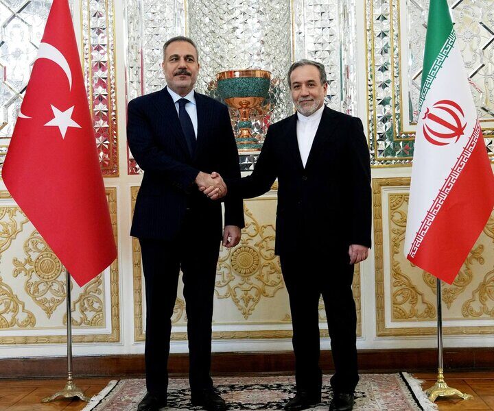 دیدار وزیر خارجه ترکیه با عراقچی