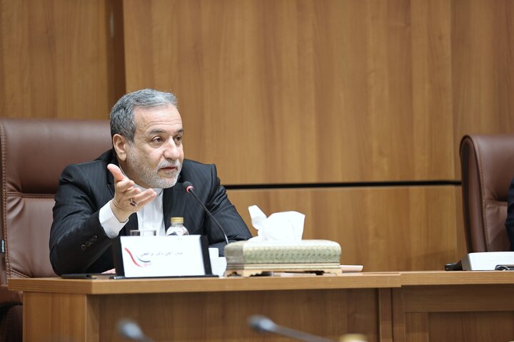 مطالبات عراقچی از جامعه جهانی برای احقاق حقوق قربانیان تسلیحات شیمیایی