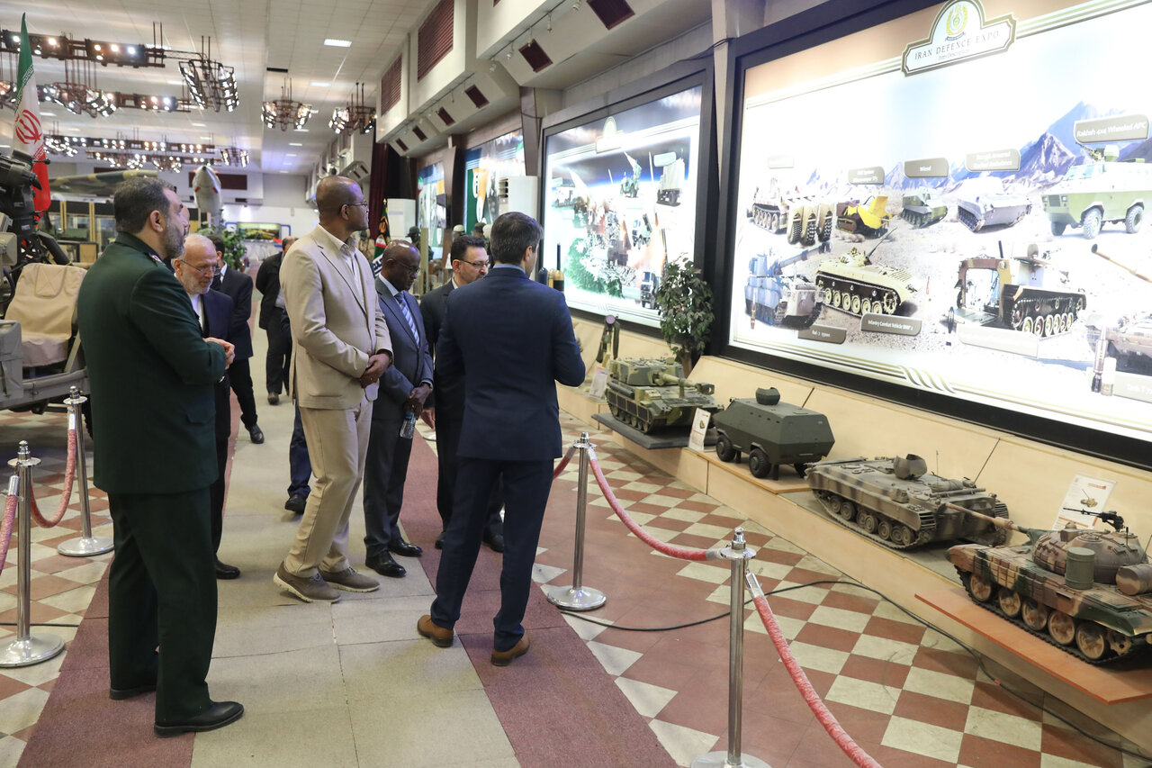 بازدید هیئت پارلمانی اتیوپی از دستاوردهای صنایع دفاعی ایران بازدید هیأت پارلمانی اتیوپی از دستاوردهای صنایع دفاعی ایران