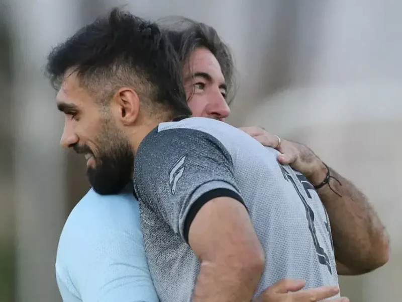 بمب خبری استقلال منفجر شد / بازیکن جنجالی دوباره به تیم برگشت