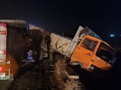 تصادف زنجیره‌ای خونین در جاده محلات – خمین / ۱۰ نفر زخمی شدند