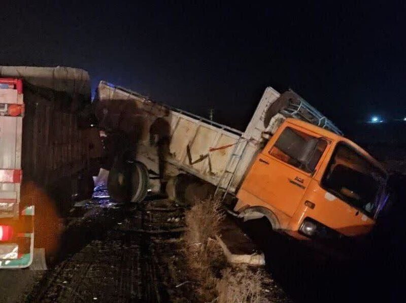 تصادف زنجیره‌ای خونین در جاده محلات – خمین / ۱۰ نفر زخمی شدند