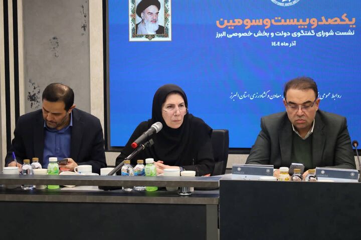 توزیع ارز بین واحدهای تولیدی و تجاری بر اساس اولویت‌های ملی انجام می‌شود