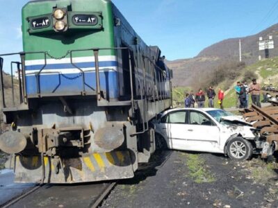 جزئیات وحشتناک از برخورد قطار با خودرو در ایستگاه راهآهن شازند