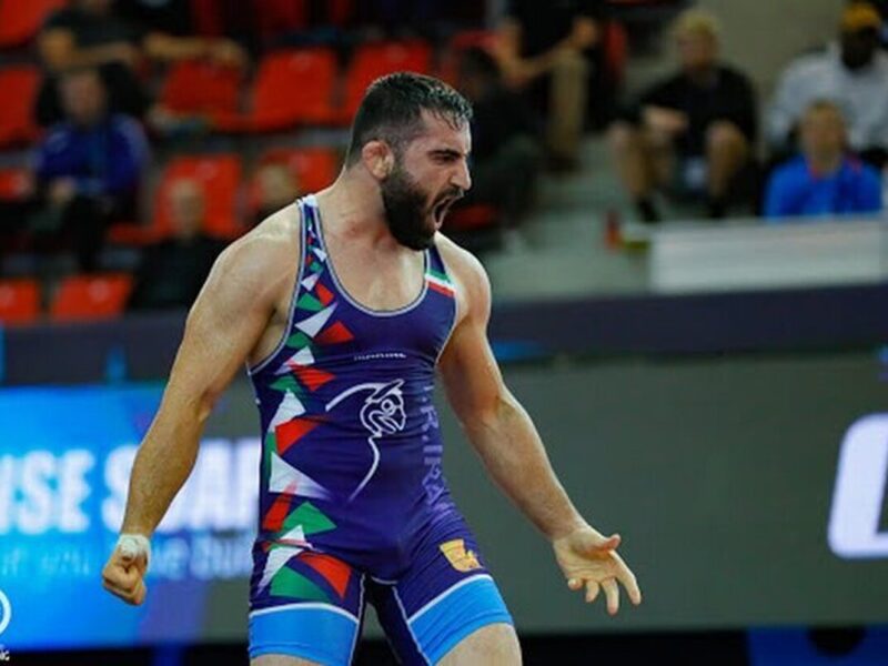 حسن یزدانی در فینال لیگ برتر کشتی آزاد مقابل مجتبی گلیج به میدان میرود