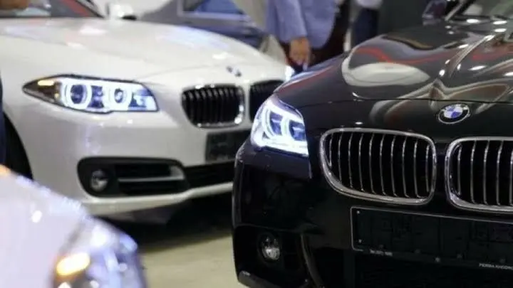 خداحافظی خودروهای لوکس و نیمهلوکس با بنزین سهمیهای؛ حذف کارت سوخت ماشینهای بالای ۱۳۰۰ سیسی