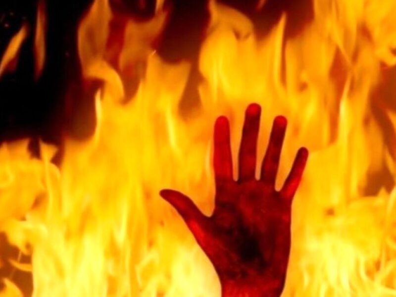 خودسوزی یک شهروند در دادسرا / ماجرا چیست؟