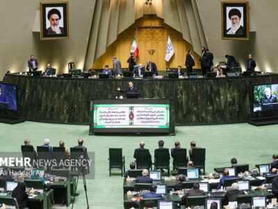 دقایقی پیش، جلسه عصر امروز مجلس آغاز شد
