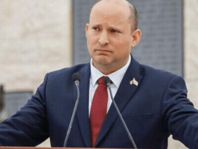 دو نام مشکوک در تلفن همراه نخست‌وزیر سابق اسرائیل+ عکس