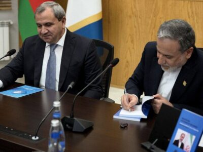 رونمایی از نسخه آذری کتاب «قدرت مذاکره» در دانشگاه دولتی باکو