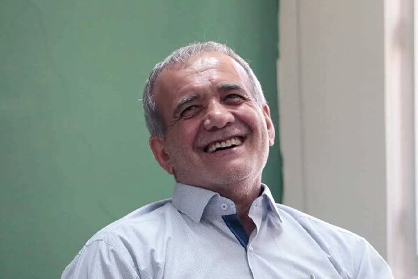 شعرخوانی متفاوت برای پزشکیان در نشست فعالان و فرهیختگان خراسان جنوبی