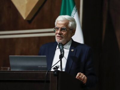 عارف: دانشگاه‌ها باید به نهاد علمی عمومی تبدیل شوند