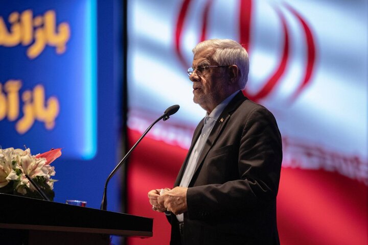 عارف: دولت آمادگی دارد پیشنهادات سازنده صنعت بیمه را پیگیری کند