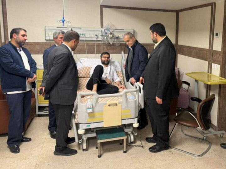 عیادت پزشکیان از سقاب اصفهانی