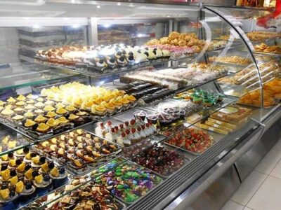 فروش شیرینی در آستانه شب یلدا نصف شد