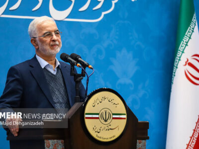 مومنی: استانداران محور اصلی اجرای برنامه‌های اقتصادی و عمرانی هستند