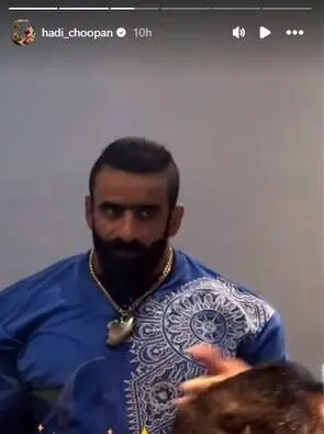 گردنبند و دستبند طلای سنگین وزن هادی چوپان سوژه شد گردنبند و دستبند طلای سنگین وزن هادی چوپان سوژه شد