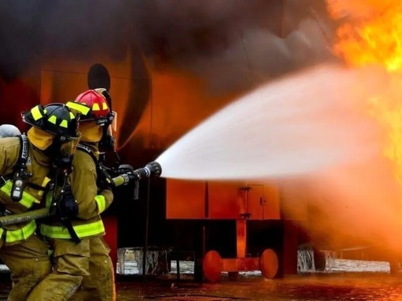 آتش‌سوزی یک ساختمان شش‌طبقه در یوسف‌آباد