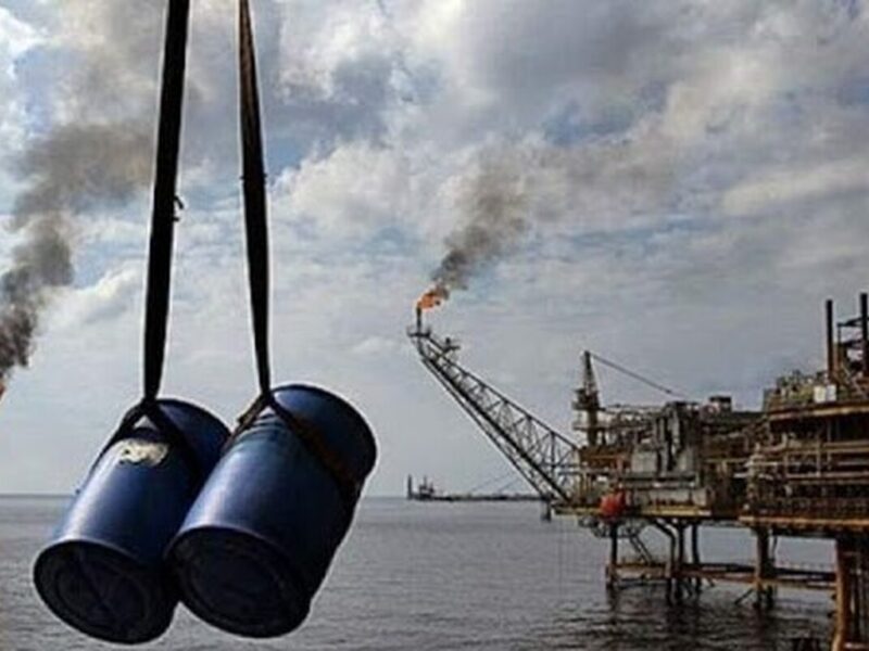 نفت در مرز ۶۰ دلار؛ روز سخت فلزات در بازار‌های جهانی/ اصلاح همزمان طلا، نقره و مس