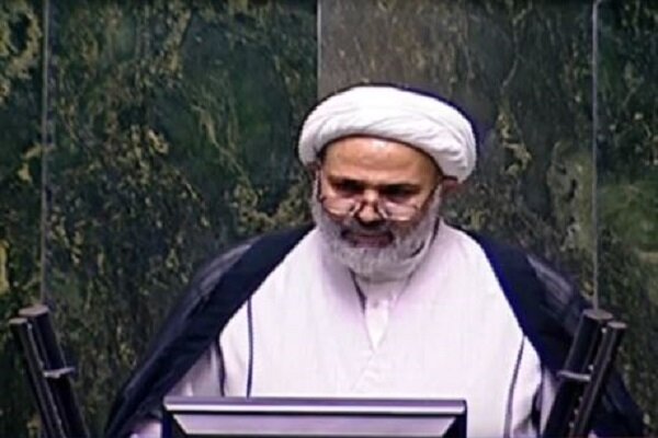 نیروگاه‌های خورشیدی باید در اولویت تخصیص ارز قرار گیرد