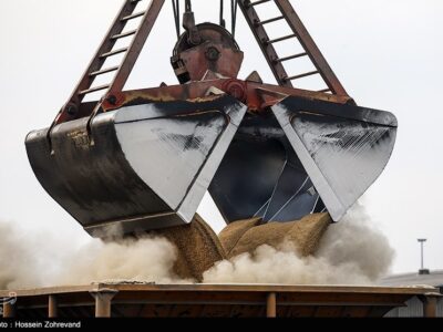 کشتیهای حامل کالاهای اساسی ٢۴ ساعته تخلیه میشوند