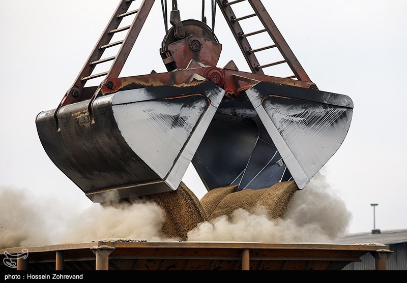 کشتی‌های حامل کالا‌های اساسی ٢۴ ساعته تخلیه می‌شوند