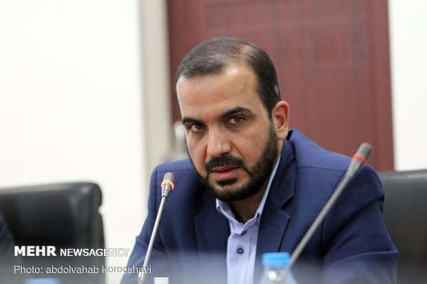 افزایش پلکانی حقوق در سال آینده منتفی نشده است