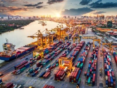 تردد بیش از ۳۱۶ هزار دستگاه کامیون حامل کالاهای صادراتی در گمرکات مرزی استان کرمانشاه