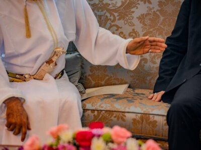 تقدیم پیامی به علی لاریجانی توسط وزیر خارجه عمان