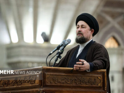 دشمنان از هر سو آمده‌اند، اگر با هم باشیم بسیار قوی هستیم