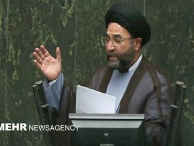 ذاکر: سپاه گره‌گشای مشکلات اقتصادی کشور است