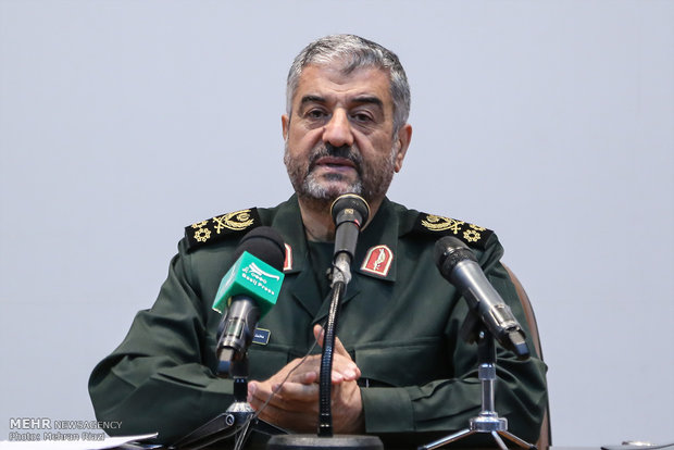 سرلشکر جعفری: مسئله اصلی انقلاب، میدان‌دادن به مردم است