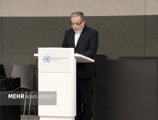 عراقچی: بشر تحت سایه ۱۲ هزار کلاهک هسته‌ای زندگی می‌کند