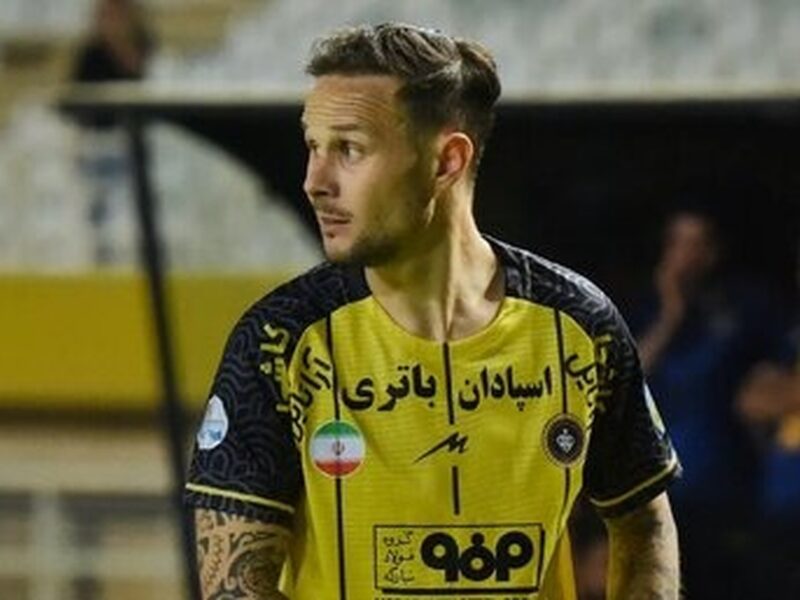 وینگر طلایی‌پوشان ناپدید شد