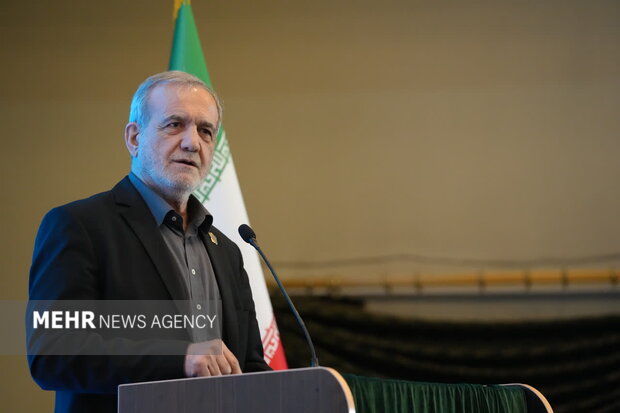 پزشکیان: سایه «جنگ یا صلح» را از کشور بزداییم؛ در ثبات می‌توان پیش رفت