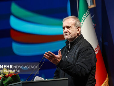 پزشکیان: کتاب‌خوانی مسیر رشد فکری و شکل‌گیری شخصیت انسان است