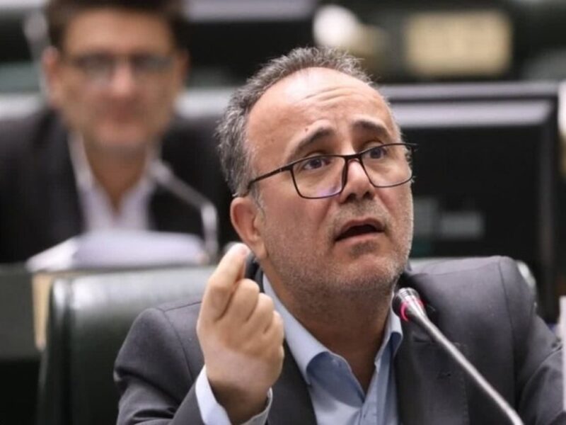 بازسازی فولاد مبارکه و فولاد خوزستان یک ضرورت فوری است / نقش بورس صرفاً جمعآوری سرمایه نیست