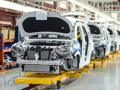 خبر خوش وزارت صمت برای خودروسازان / قیمت خودرو کاهش می‌یابد؟