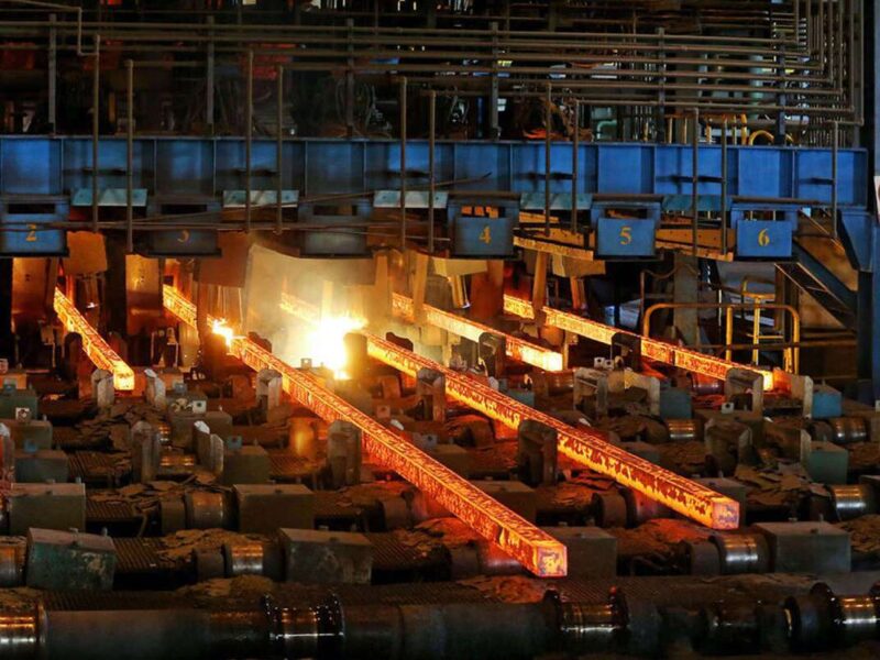 طرح‌های جدید وزارت اقتصاد برای بازسازی و تامین مالی پساجنگ / روند بازسازی صنایع آغاز شد