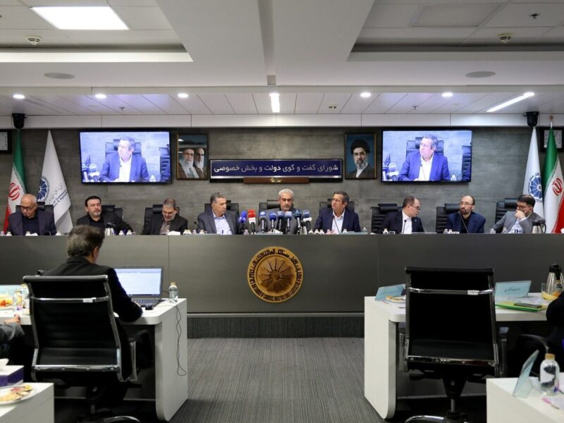 مدنی‌زاده: روش فعلی قیمت‌گذاری دارو پاسخگو نیست | همتی: محدودیت بانکی صادرکنندگان عراق رفع می‌شود